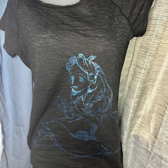 Disney ~ Junior’s Alice In Wonderland Graphic T-Shirt - Size Small/Medium - Picture 4 of 6